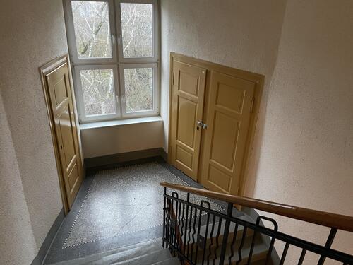 Treppenhaus mit Abstellräumen - 