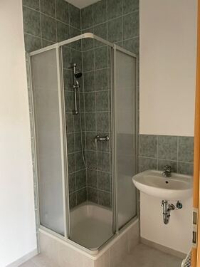 Umkleide mit Dusche - 