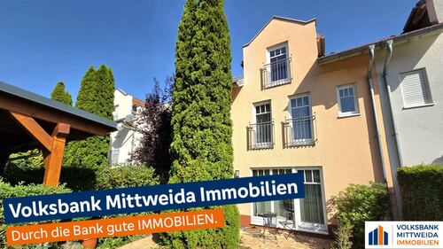 Straßenansicht - Attraktive Doppelhaushälfte mit zwei Terrassen, Carport und schönem Ausblick!
