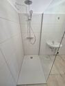 ...mit ebenerdiger Dusche - 