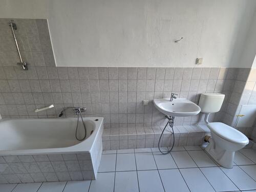 Bad 2-Zimmer-Wohnung - Mehrfamilienhaus, Wohnhaus mit 277,33 m&sup2; in Niederwiesa zum Kaufen