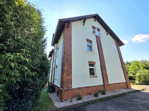 Giebelansicht - 10 Zimmer Mehrfamilienhaus, Wohnhaus in Niederwiesa