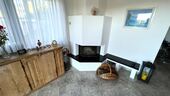 Wohnzimmer mit Kamin - EG - 9 Zimmer Mehrfamilienhaus, Wohnhaus zum Kaufen in Lunzenau
