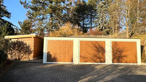 3 Garagen mit Geräteschuppen - 