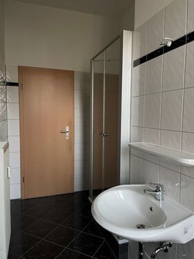 Bad / WC mit Tür zum Flur - 