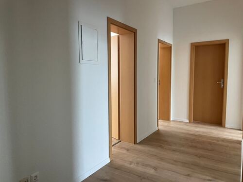 Flur mit den Zimmertüren - 