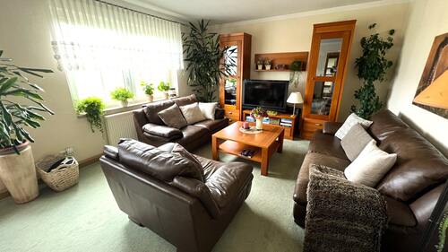 Wohnzimmer im 1.OG - 10 Zimmer Zweifamilienhaus zum Kaufen in Mittweida