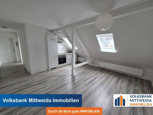 Wohn- und Küchenbereich - Gemütliche 2-Zimmer-Dachgeschosswohnung mit Einbauküche in Chemnitz-Hilbersdorf!