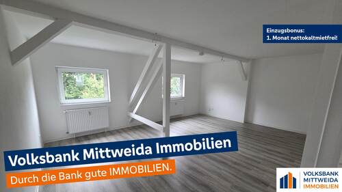 Wohnzimmer - Helle 3-Zimmer-Dachgeschosswohnung mit Sichtbalken in Chemnitz-Hilbersdorf!