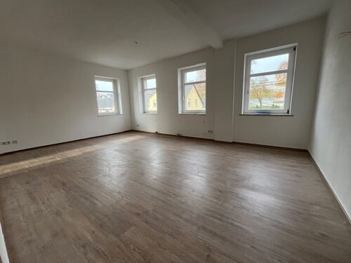 Wohnzimmer - 3 Zimmer Etagenwohnung in Claußnitz