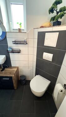Bad mit Dusche und WC im 1.OG - 