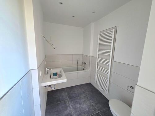 2. Bad mit Badewanne - 