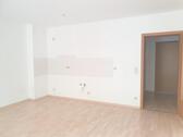 Wohnzimmer mit offener Küche - 