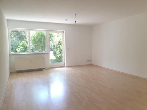 Wohnzimmer mit offener Küche - Etagenwohnung mit 62,94 m² in Frankenberg zur Miete