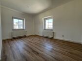 Wohnzimmer - Neu sanierte 2-Raum Dachgeschoss-Wohnung in ruhiger Lage von Markersorf