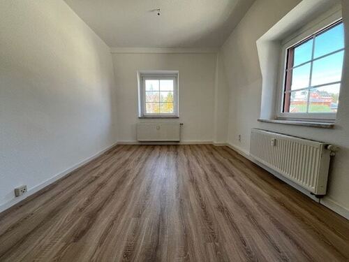 Wohnzimmer - 2 Zimmer Dachgeschoßwohnung zur Miete in Claußnitz