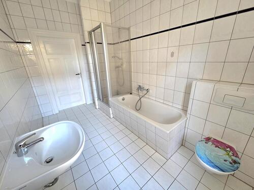 ...Badewanne und WM-Anschluss - 