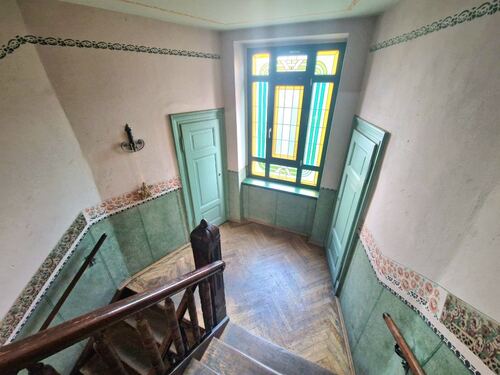 Treppenhaus mit Wand- und Deckenbemalung - 