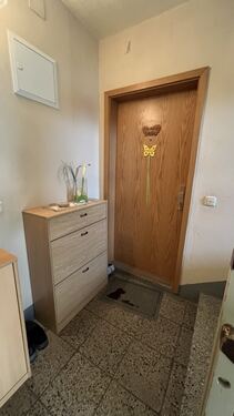 Hausflur mit Haustür - 