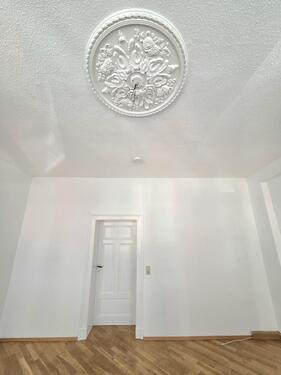 Deckenstuck - Erdgeschoßwohnung mit 50,01 m&sup2; in Leipzig zur Miete