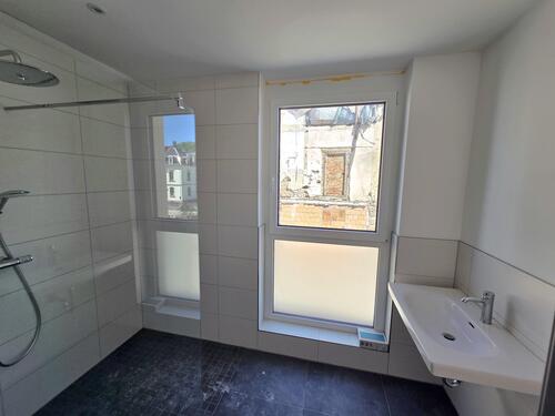 1. Bad mit Dusche - Etagenwohnung mit 93,70 m&sup2; in Burgstädt zur Miete