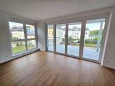 große Glasfronten - Großzügige 3-Zimmer-Wohnung mit XXL-Balkon im 1.OG -Neubau-Tiefgarage-Aufzug!