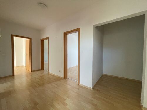 Flur mit Stellfläche - Dachgeschoßwohnung mit 78,33 m&sup2; in Chemnitz zum Kaufen