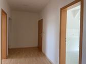 Flur mit Wohnungstür - 
