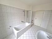 ...mit Badewanne und WM-Anschluss 2-Raum-Wohnung - 