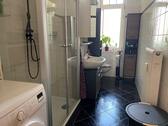 Bad mit Dusche - 