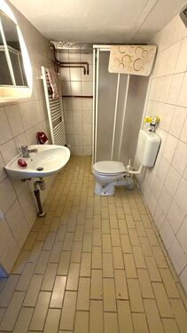 2. Bad mit Dusche und WC im Keller - 