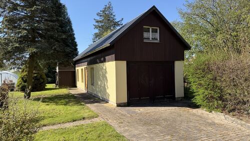 Nebengebäude mit Garage und Werkstatt - 