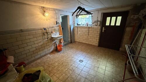 Waschkeller mit Ausgang zum Garten - 