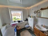 Badezimmer mit Duschwanne 1. OG - Reihenmittelhaus mit 105,00 m&sup2; in Mittweida zum Kaufen