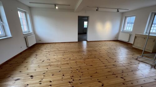 Büro 2 / Zimmer im OG - 