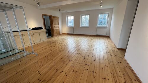 Büro 2 / Zimmer im OG - 