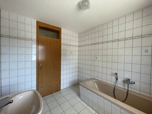 Bad mit Platz für Dusche - 