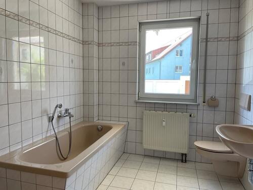 Badezimmer mit Fenster - 