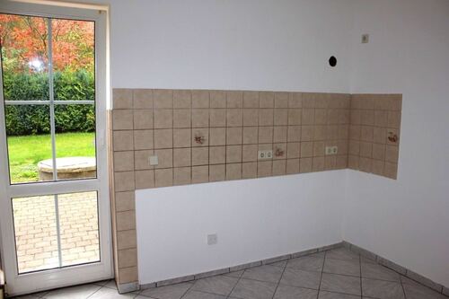 Küche im EG mit Ausgang zur Terrasse - 