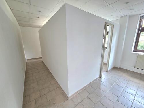 Durchgang zum Gewerberaum 3 und WC - 