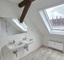Gemütliche 3-Zimmer-Dachgeschosswohnung mit Sichtbalken in Chemnitz-Hilbersdorf!