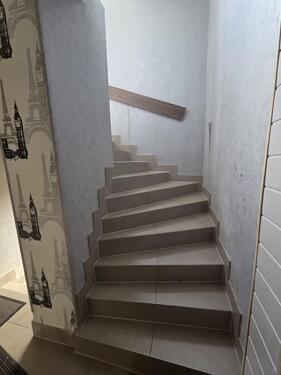 Treppenaufgang zu Obergeschoss - 