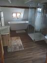 Bad mit Wanne, Dsuche und WC - 1- Zimmerwohnung mit 48,60 m² in Mittweida zur Miete