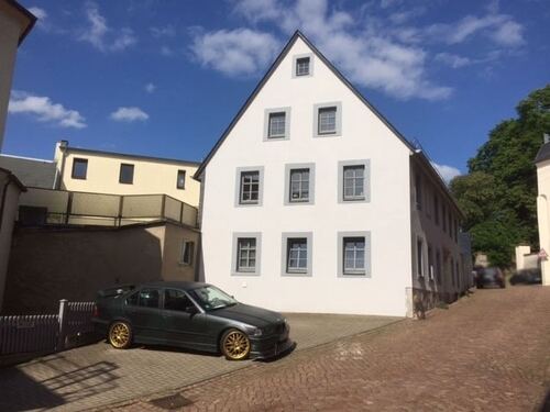 PKW Stellplatz vor dem Haus - 