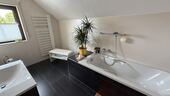 Bad mit Wanne und WC im DG - 