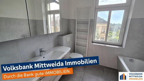 Tageslichtbad mit Badmöbel... - Exklusive 4-Zimmer-Wohnung im Herzen von Mittweida – Erstbezug nach Kernsanierung!