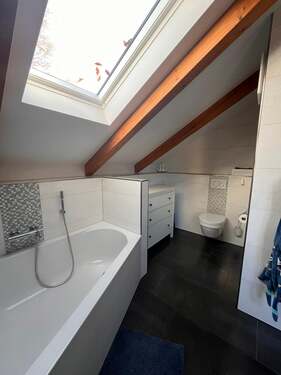 Masterbad mit Wanne, Dusche und WC - 