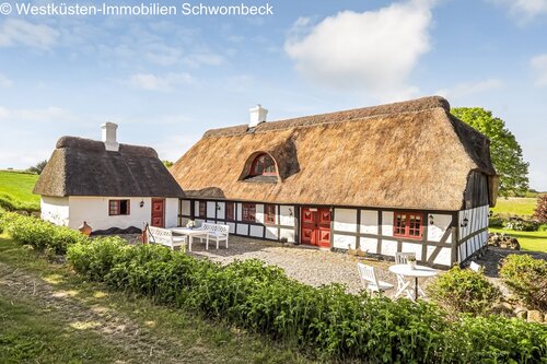 Aussenansicht - Traumhaft schönes Fachwerkhaus unter Reet!