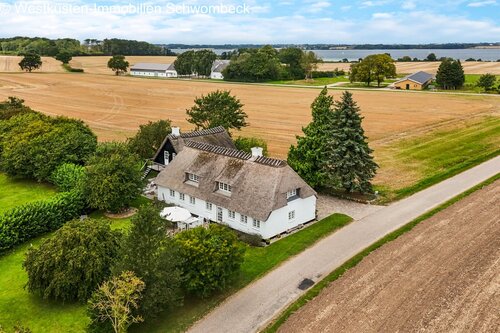 Luftbild - Wunderschönes Reetanwesen in Meeresnähe, in Dänemark!