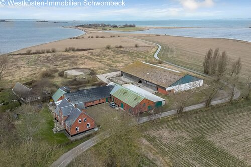 Luftbild - Landwirtschaftliches Anwesen auf Ærö, direkt an der Ostsee!